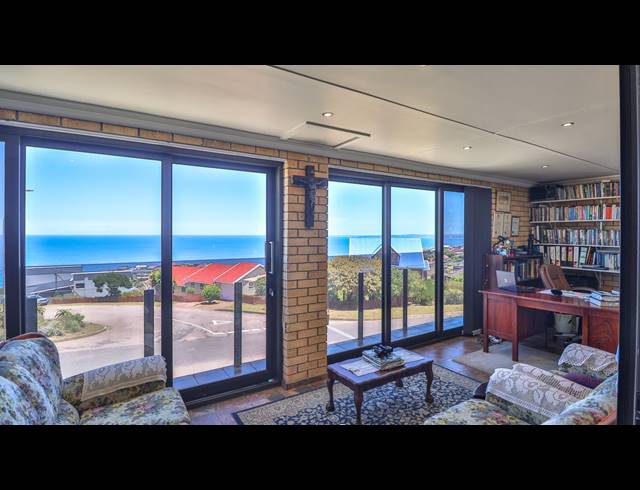 5 BEDROOM HOUSE FOR SALE IN DANA BAY